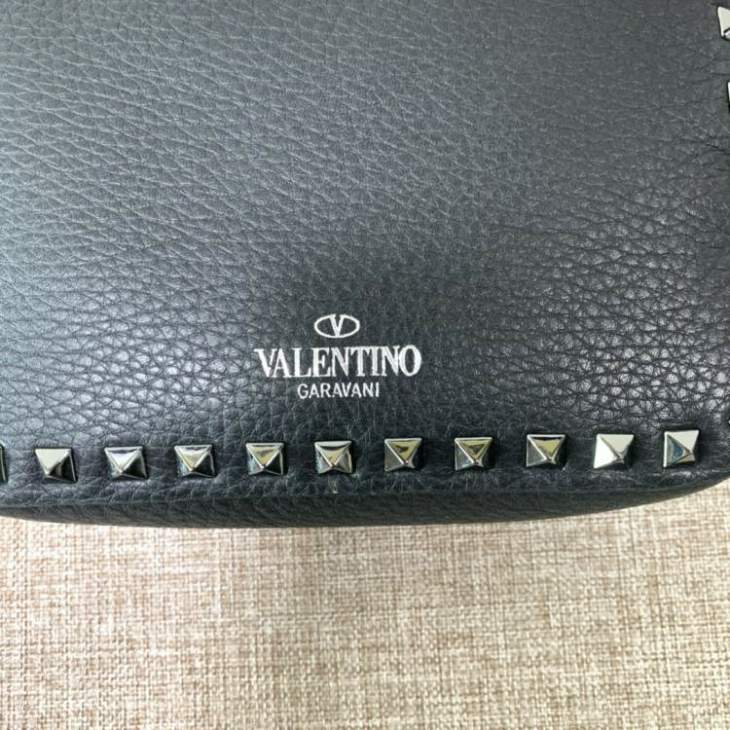 Picture of Valentino Handbags _SKUfw180658588fw
